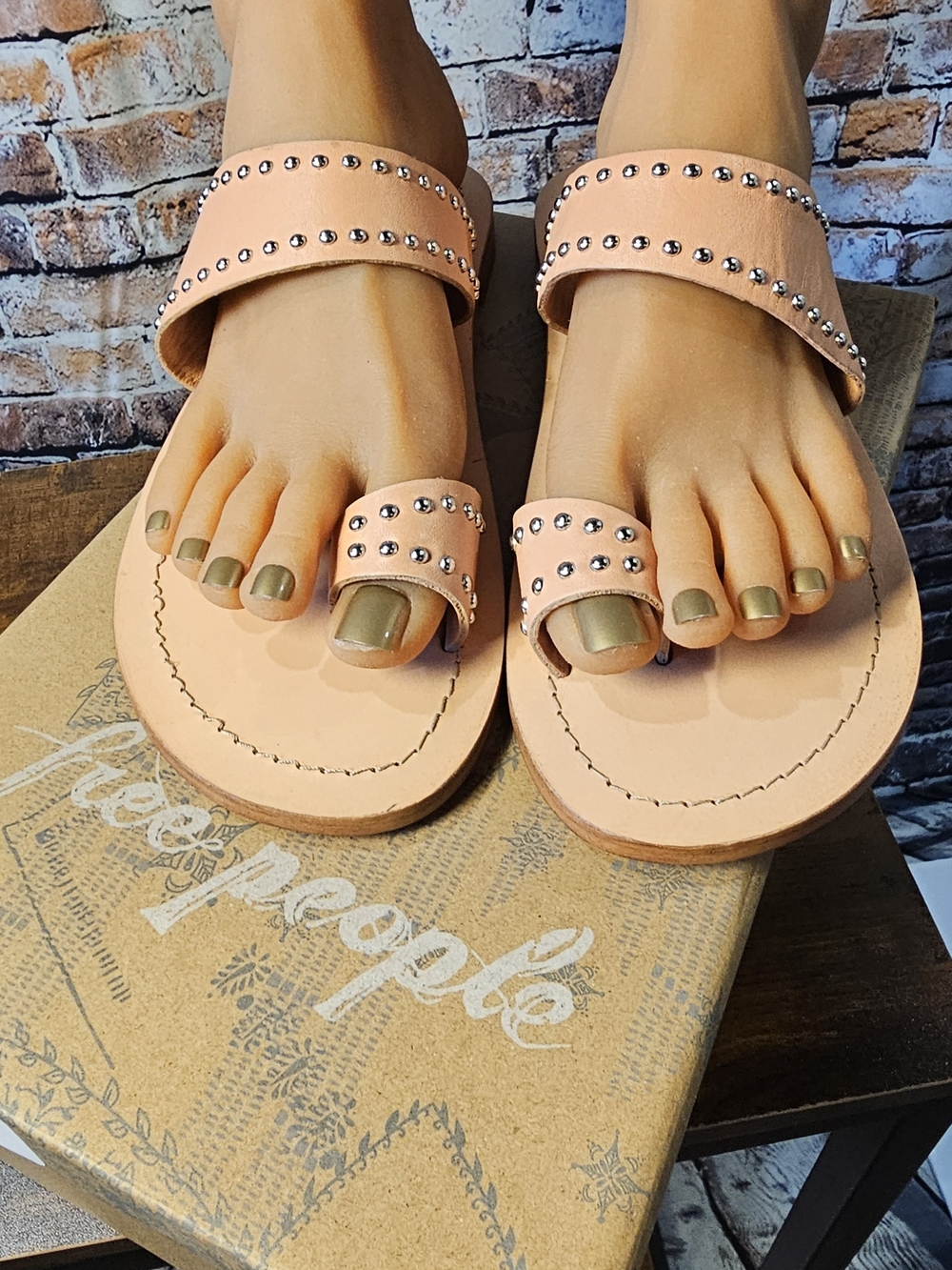 Free People Amelie Tiny Stud Sandals Faded Clay Leather Toe Ring Slides Sz 8 NIB